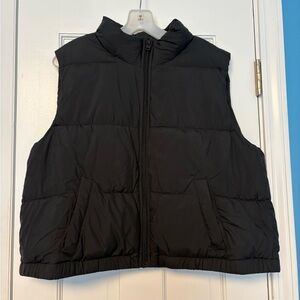 NWT Torrid Cropped Puffer Vest Black Size 0